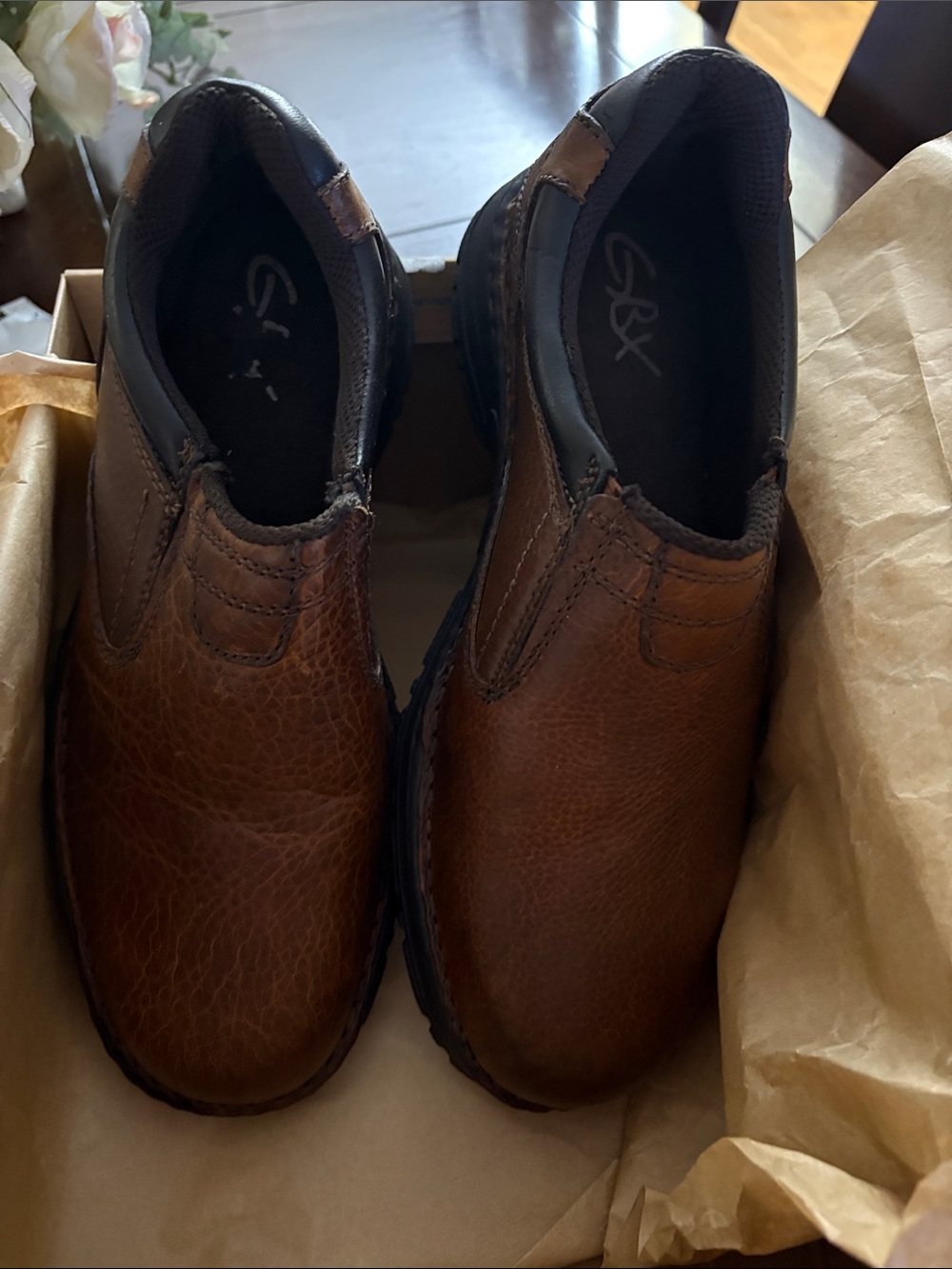 Men’s GBX Brown Shoes - Size 7.5. NWT